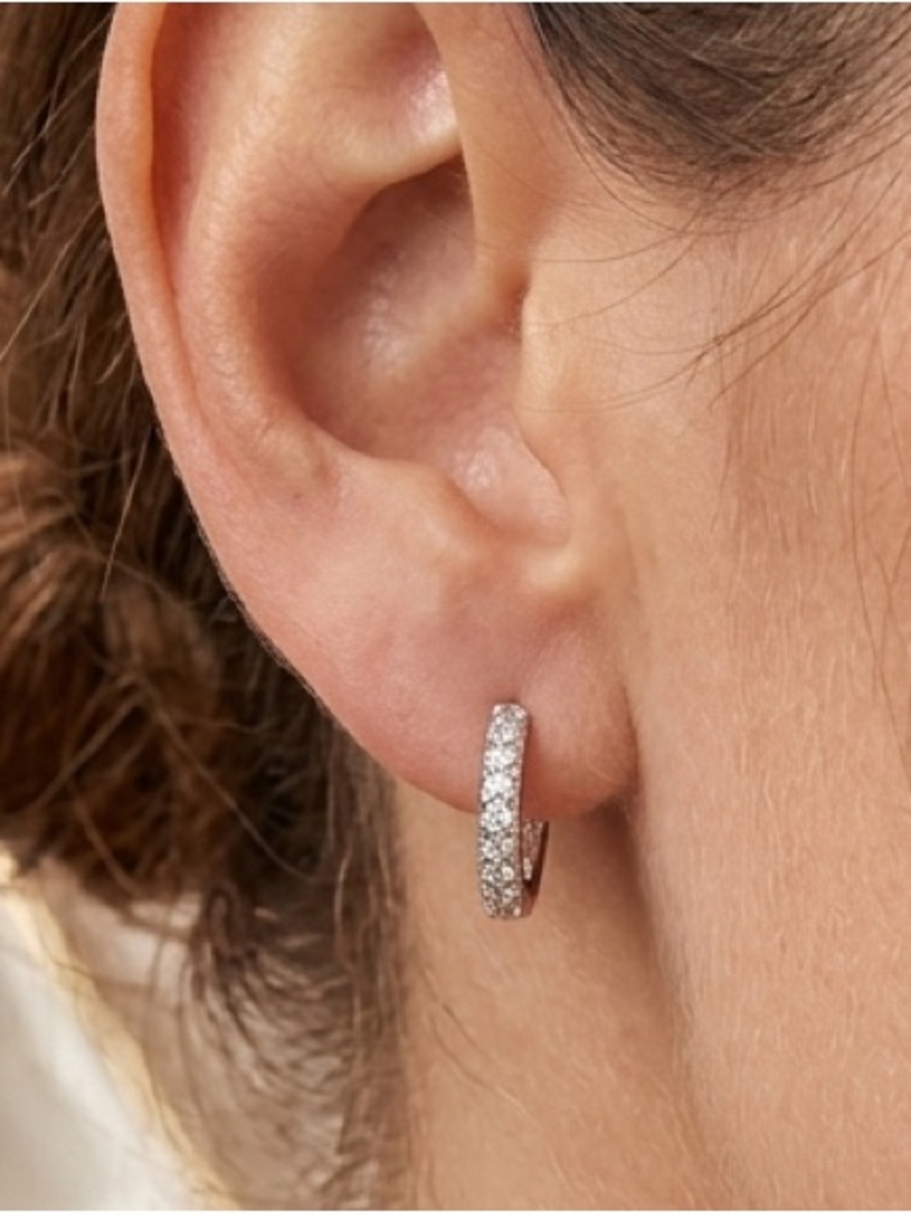 NWT Dainty Moissanite Huggie Hoop Earrings
